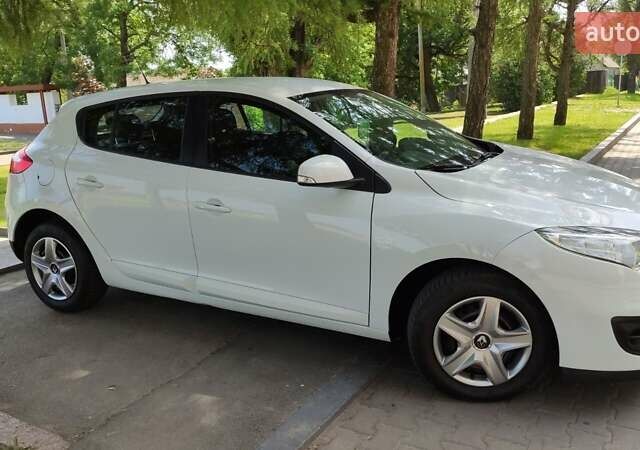 Рено Меган 2014 в Житомире на Automoto.ua Белый Рено Меган, объемом двигателя 1.5 л и пробегом 205 тыс. км за 6950 $, фото 19 на Automoto.ua
