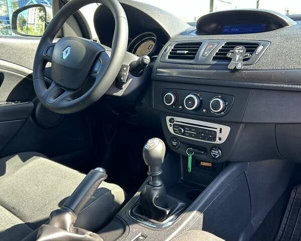 Белый Рено Меган, объемом двигателя 1.5 л и пробегом 231 тыс. км за 8200 $, фото 28 на Automoto.ua