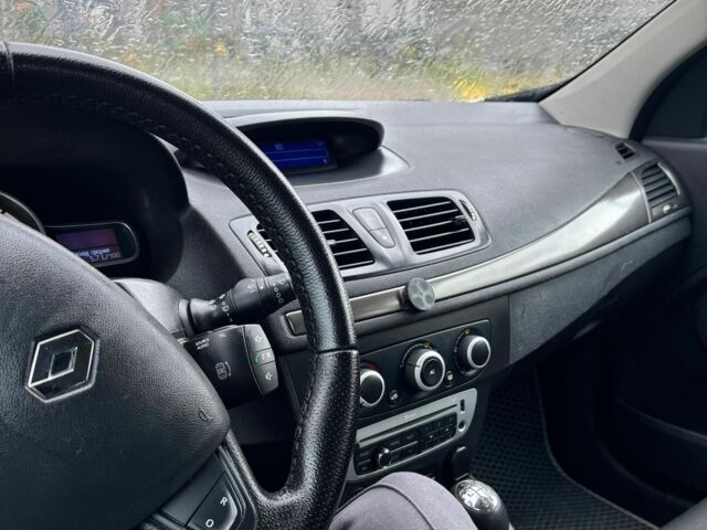 Белый Рено Меган, объемом двигателя 1.5 л и пробегом 289 тыс. км за 7000 $, фото 19 на Automoto.ua