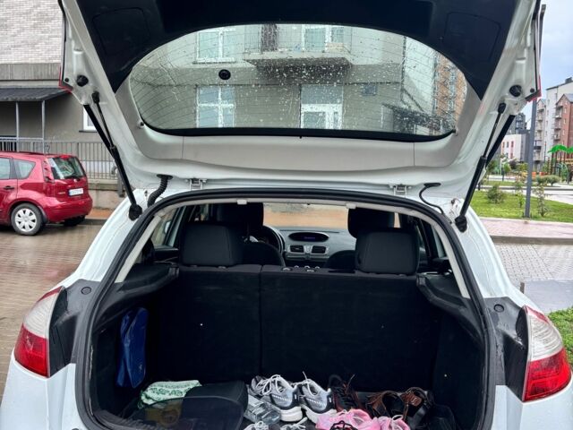 Белый Рено Меган, объемом двигателя 1.5 л и пробегом 289 тыс. км за 7000 $, фото 7 на Automoto.ua