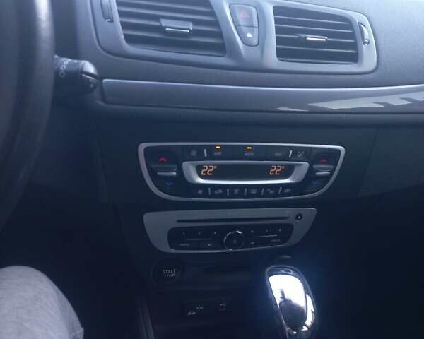 Белый Рено Меган, объемом двигателя 1.46 л и пробегом 208 тыс. км за 9500 $, фото 4 на Automoto.ua