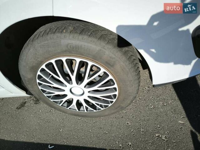 Белый Рено Меган, объемом двигателя 1.46 л и пробегом 161 тыс. км за 9100 $, фото 28 на Automoto.ua