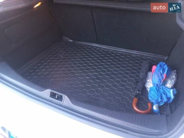 Белый Рено Меган, объемом двигателя 1.46 л и пробегом 208 тыс. км за 9500 $, фото 6 на Automoto.ua