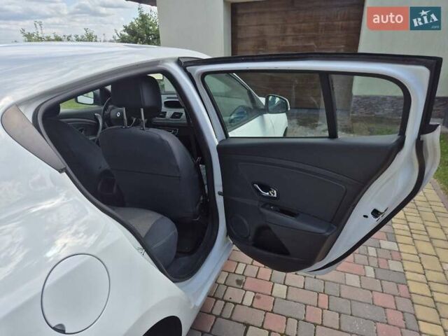 Белый Рено Меган, объемом двигателя 1.46 л и пробегом 203 тыс. км за 9500 $, фото 13 на Automoto.ua