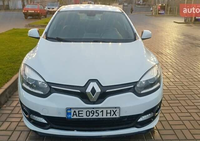 Белый Рено Меган, объемом двигателя 1.46 л и пробегом 54 тыс. км за 12131 $, фото 1 на Automoto.ua