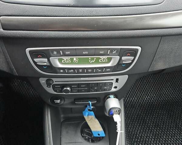 Білий Рено Меган, об'ємом двигуна 1.46 л та пробігом 233 тис. км за 8300 $, фото 10 на Automoto.ua