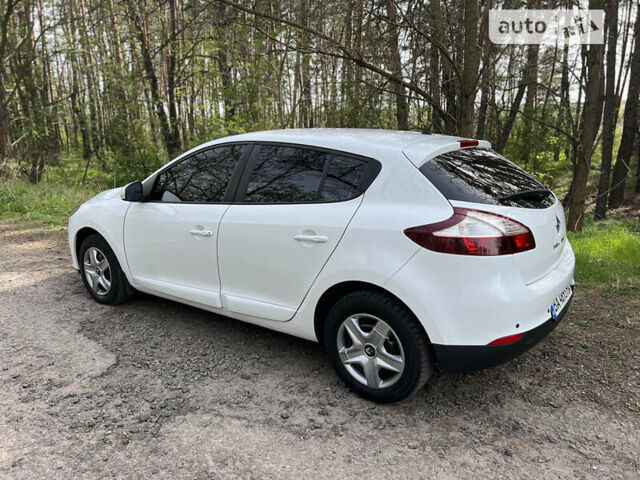 Белый Рено Меган, объемом двигателя 1.5 л и пробегом 210 тыс. км за 8400 $, фото 5 на Automoto.ua