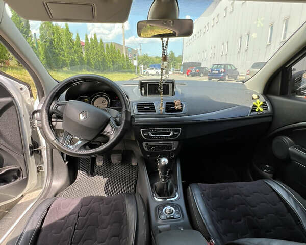 Білий Рено Меган, об'ємом двигуна 1.46 л та пробігом 230 тис. км за 8600 $, фото 12 на Automoto.ua
