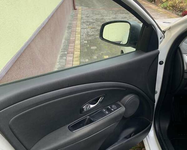 Белый Рено Меган, объемом двигателя 1.5 л и пробегом 314 тыс. км за 7700 $, фото 10 на Automoto.ua