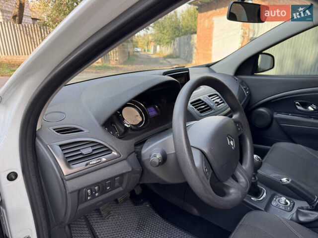 Білий Рено Меган, об'ємом двигуна 1.46 л та пробігом 158 тис. км за 8400 $, фото 11 на Automoto.ua