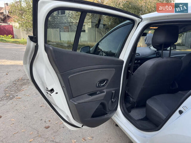 Білий Рено Меган, об'ємом двигуна 1.46 л та пробігом 158 тис. км за 8400 $, фото 20 на Automoto.ua