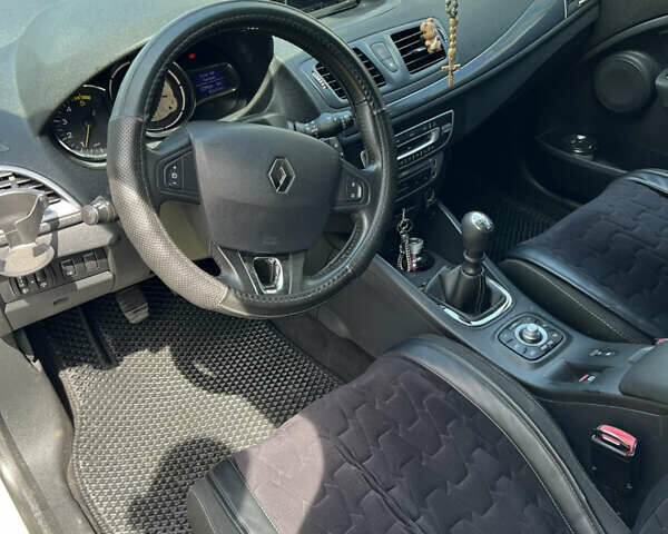 Білий Рено Меган, об'ємом двигуна 1.46 л та пробігом 230 тис. км за 8600 $, фото 13 на Automoto.ua