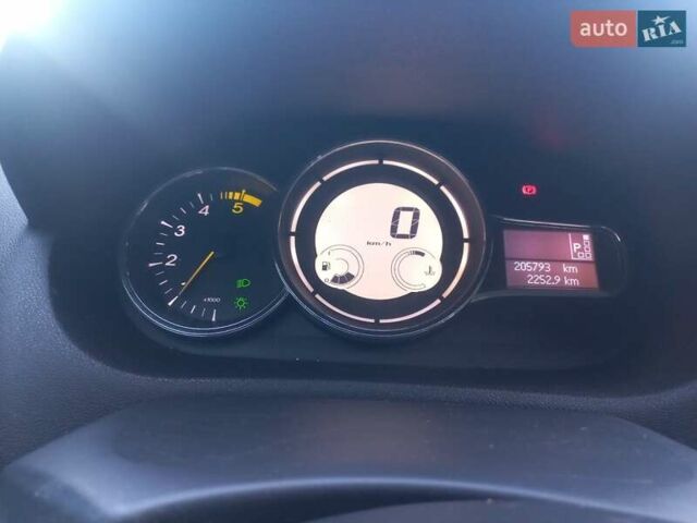 Белый Рено Меган, объемом двигателя 1.46 л и пробегом 208 тыс. км за 9500 $, фото 14 на Automoto.ua