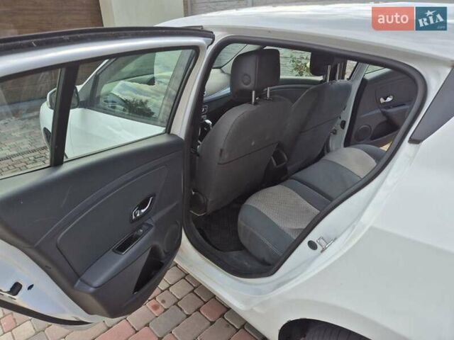 Белый Рено Меган, объемом двигателя 1.46 л и пробегом 203 тыс. км за 9500 $, фото 12 на Automoto.ua