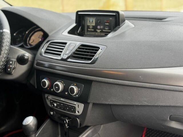 Белый Рено Меган, объемом двигателя 1.5 л и пробегом 220 тыс. км за 7200 $, фото 17 на Automoto.ua