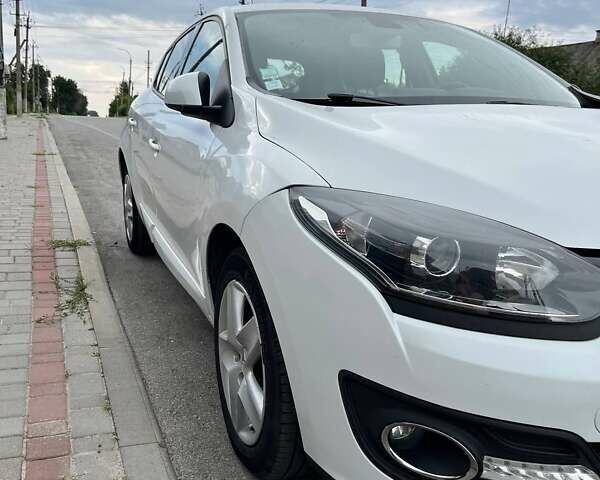 Белый Рено Меган, объемом двигателя 1.5 л и пробегом 241 тыс. км за 8700 $, фото 2 на Automoto.ua