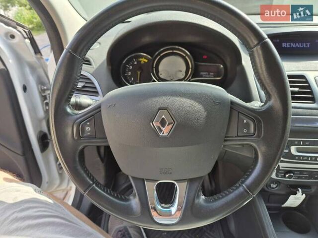 Белый Рено Меган, объемом двигателя 1.46 л и пробегом 203 тыс. км за 9500 $, фото 18 на Automoto.ua