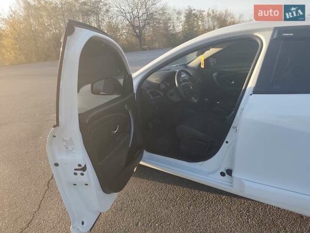 Білий Рено Меган, об'ємом двигуна 1.46 л та пробігом 188 тис. км за 9600 $, фото 13 на Automoto.ua