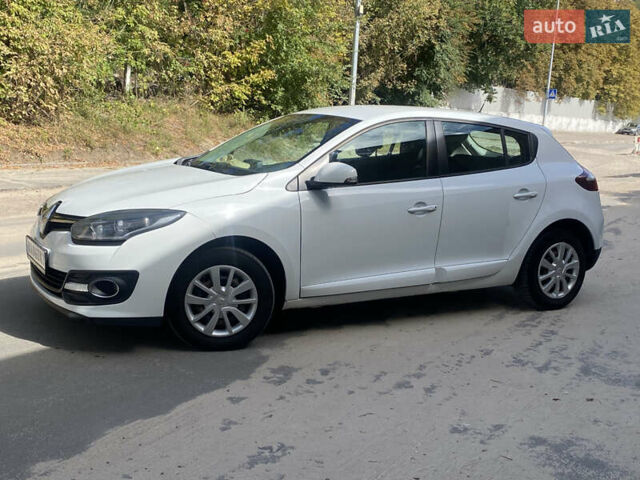 Білий Рено Меган, об'ємом двигуна 1.46 л та пробігом 200 тис. км за 6399 $, фото 2 на Automoto.ua