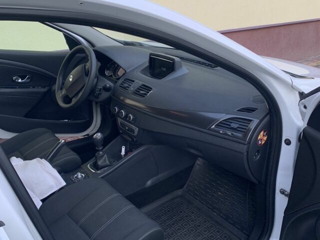 Белый Рено Меган, объемом двигателя 1.5 л и пробегом 3 тыс. км за 7700 $, фото 7 на Automoto.ua