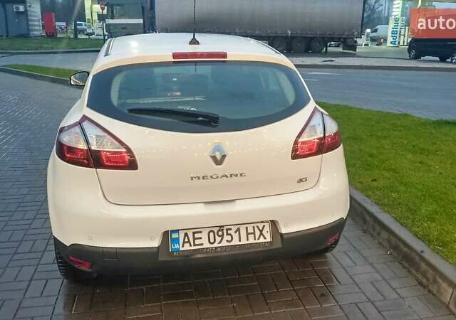 Белый Рено Меган, объемом двигателя 1.46 л и пробегом 54 тыс. км за 12131 $, фото 4 на Automoto.ua