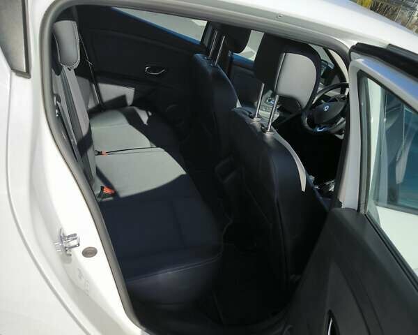 Белый Рено Меган, объемом двигателя 1.46 л и пробегом 161 тыс. км за 9000 $, фото 34 на Automoto.ua