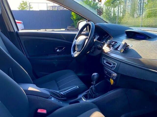 Білий Рено Меган, об'ємом двигуна 1.5 л та пробігом 215 тис. км за 8800 $, фото 6 на Automoto.ua