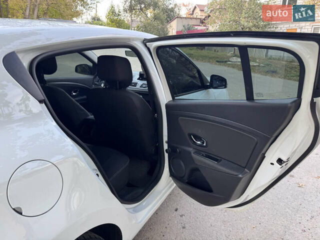 Білий Рено Меган, об'ємом двигуна 1.46 л та пробігом 158 тис. км за 8400 $, фото 31 на Automoto.ua