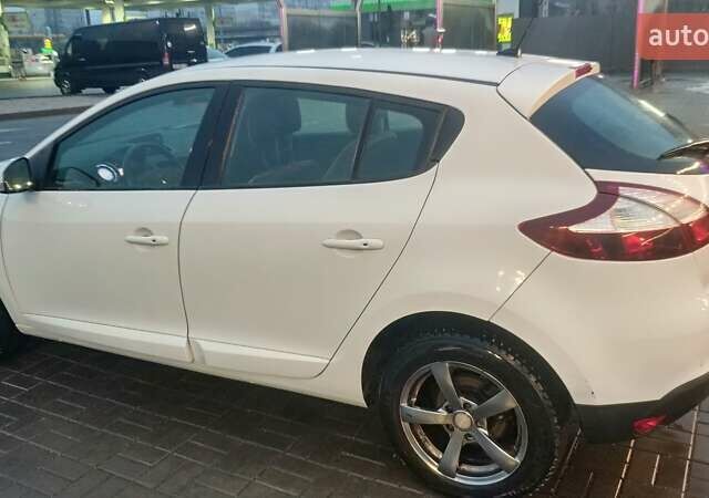 Белый Рено Меган, объемом двигателя 1.46 л и пробегом 54 тыс. км за 12131 $, фото 3 на Automoto.ua