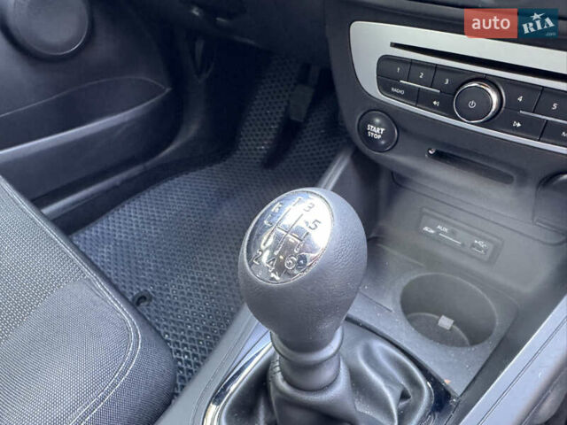 Білий Рено Меган, об'ємом двигуна 1.46 л та пробігом 158 тис. км за 8400 $, фото 38 на Automoto.ua