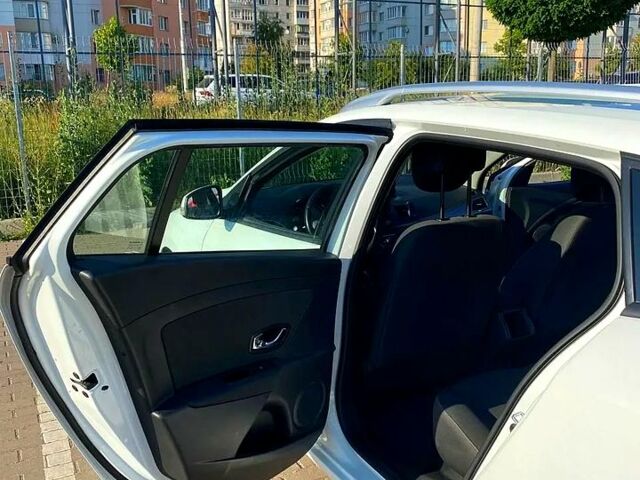 Білий Рено Меган, об'ємом двигуна 1.5 л та пробігом 215 тис. км за 8800 $, фото 7 на Automoto.ua