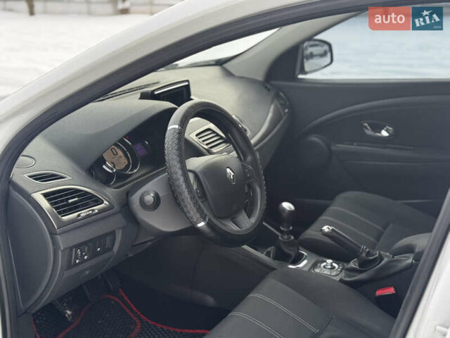 Білий Рено Меган, об'ємом двигуна 1.5 л та пробігом 220 тис. км за 7200 $, фото 13 на Automoto.ua
