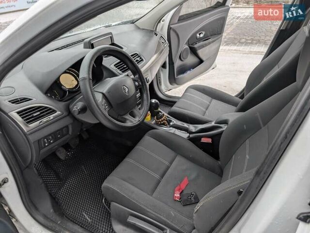 Білий Рено Меган, об'ємом двигуна 1.5 л та пробігом 248 тис. км за 7500 $, фото 9 на Automoto.ua