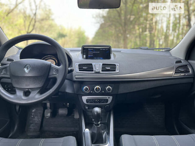 Белый Рено Меган, объемом двигателя 1.5 л и пробегом 210 тыс. км за 8400 $, фото 11 на Automoto.ua