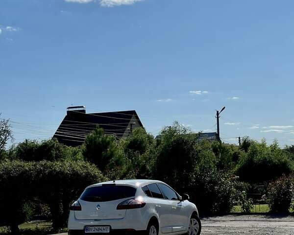 Белый Рено Меган, объемом двигателя 1.5 л и пробегом 157 тыс. км за 9000 $, фото 11 на Automoto.ua