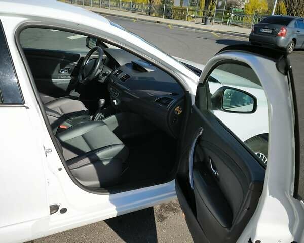 Белый Рено Меган, объемом двигателя 1.46 л и пробегом 161 тыс. км за 9000 $, фото 37 на Automoto.ua