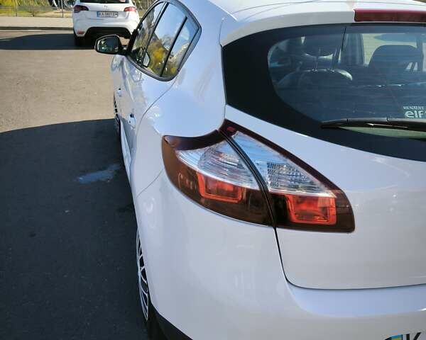 Белый Рено Меган, объемом двигателя 1.46 л и пробегом 161 тыс. км за 9000 $, фото 42 на Automoto.ua