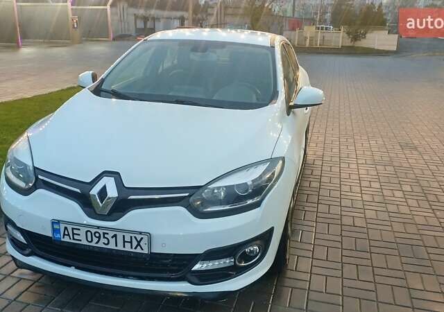 Белый Рено Меган, объемом двигателя 1.46 л и пробегом 54 тыс. км за 12131 $, фото 2 на Automoto.ua