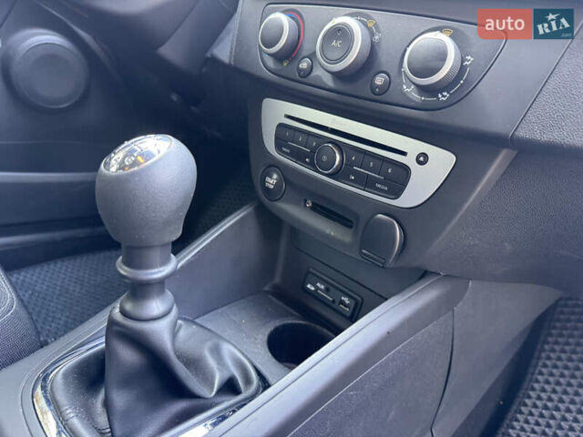 Білий Рено Меган, об'ємом двигуна 1.46 л та пробігом 158 тис. км за 8400 $, фото 37 на Automoto.ua