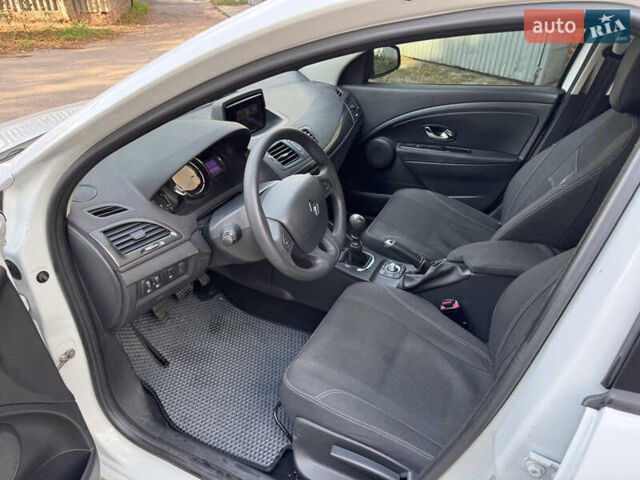 Білий Рено Меган, об'ємом двигуна 1.46 л та пробігом 158 тис. км за 8400 $, фото 9 на Automoto.ua