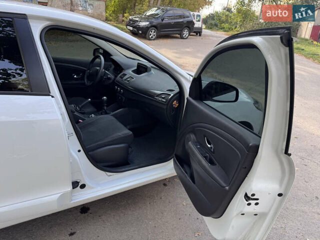 Білий Рено Меган, об'ємом двигуна 1.46 л та пробігом 158 тис. км за 8400 $, фото 32 на Automoto.ua