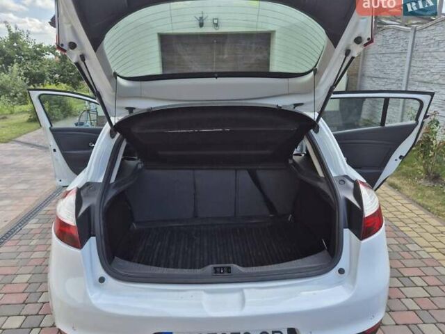 Белый Рено Меган, объемом двигателя 1.46 л и пробегом 203 тыс. км за 9500 $, фото 7 на Automoto.ua