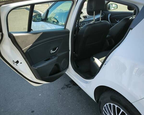 Белый Рено Меган, объемом двигателя 1.46 л и пробегом 161 тыс. км за 9000 $, фото 25 на Automoto.ua