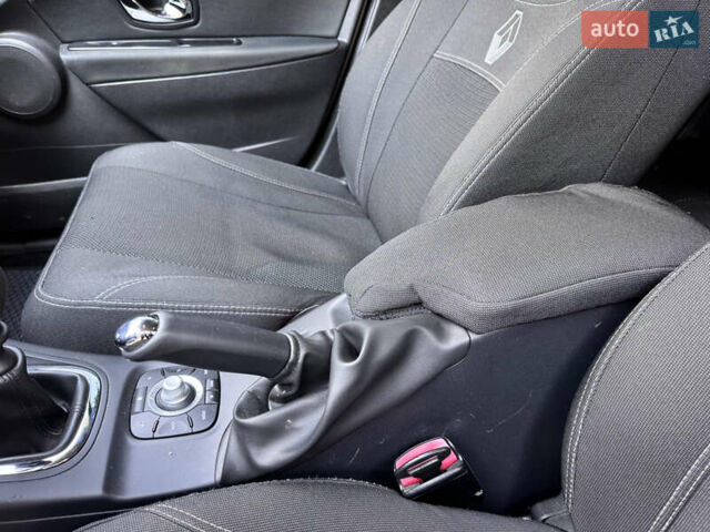 Білий Рено Меган, об'ємом двигуна 1.46 л та пробігом 158 тис. км за 8400 $, фото 17 на Automoto.ua