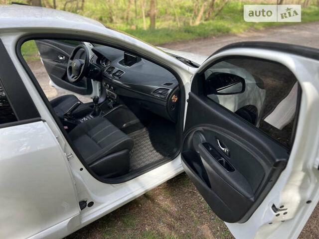 Белый Рено Меган, объемом двигателя 1.5 л и пробегом 210 тыс. км за 8400 $, фото 8 на Automoto.ua