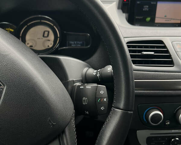 Білий Рено Меган, об'ємом двигуна 1.5 л та пробігом 216 тис. км за 7400 $, фото 26 на Automoto.ua