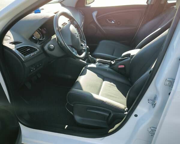 Белый Рено Меган, объемом двигателя 1.46 л и пробегом 161 тыс. км за 9000 $, фото 31 на Automoto.ua