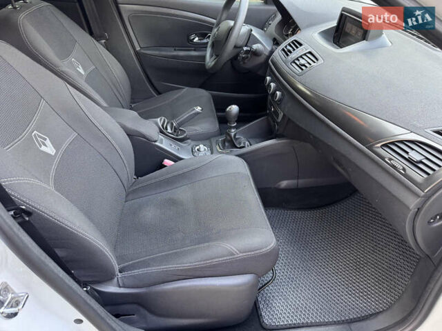 Білий Рено Меган, об'ємом двигуна 1.46 л та пробігом 158 тис. км за 8400 $, фото 34 на Automoto.ua