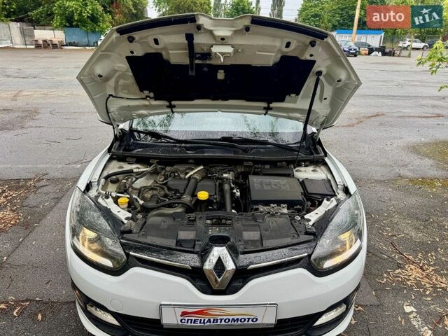 Білий Рено Меган, об'ємом двигуна 1.46 л та пробігом 317 тис. км за 7490 $, фото 32 на Automoto.ua