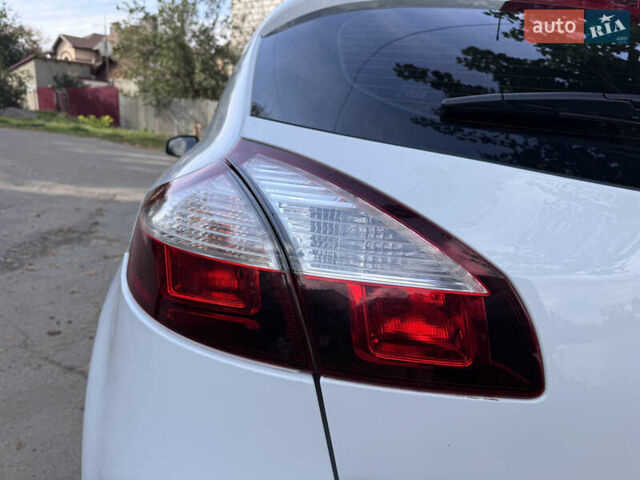 Білий Рено Меган, об'ємом двигуна 1.46 л та пробігом 158 тис. км за 8400 $, фото 29 на Automoto.ua